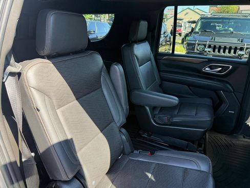 Used 2021 Chevrolet Suburban High Country AWD/4WD image 25