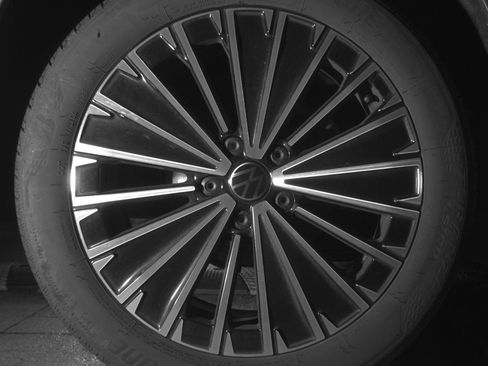 Used 2025 Volkswagen Taos SE image 15