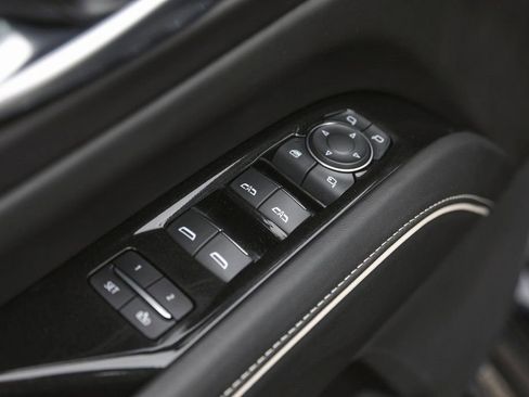 Used 2023 Cadillac Escalade Premium Luxury Platinum image 21