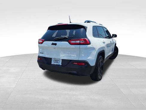 Used 2016 Jeep Cherokee Latitude w/ Cold Weather Group AWD/4WD image 6