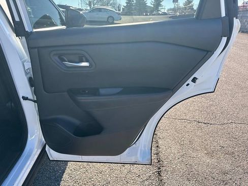 Certified 2025 Nissan Rogue SV image 22