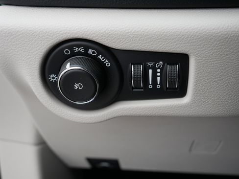 Used 2019 Chrysler Pacifica Limited w/ Advanced Safetytec Group image 26