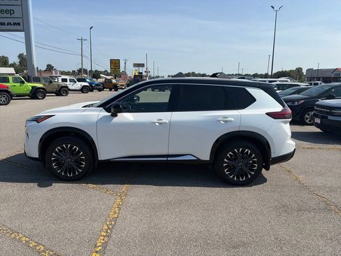 Used 2026 Nissan Rogue Platinum w/ Platinum Premium Package AWD/4WD image 3