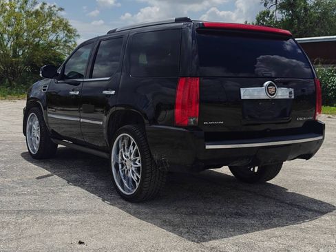 Used 2013 Cadillac Escalade Platinum RWD image 6