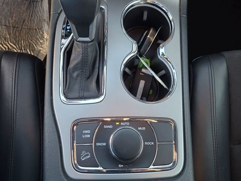 Used 2020 Jeep Grand Cherokee Laredo w/ Quick Order Package 2BN North image 25