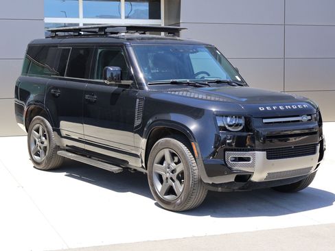 Used 2025 Land Rover Defender 130 X-Dynamic SE AWD/4WD image 3