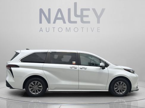 Used 2023 Toyota Sienna XLE FWD image 6