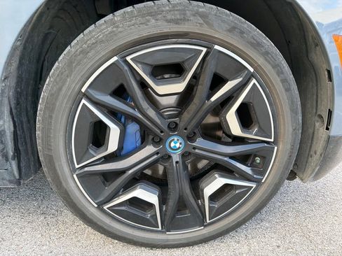 Used 2024 BMW iX xDrive50 w/ Premium Package AWD/4WD image 5