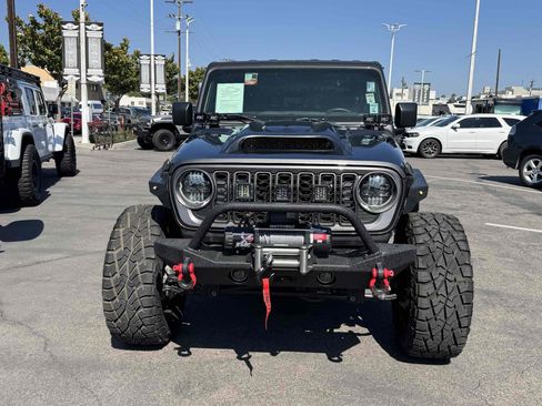 Used 2024 Jeep Gladiator Sport AWD/4WD image 2