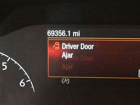 Used 2019 Ford Transit Connect XLT image 31