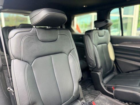 Used 2022 Jeep Grand Cherokee L Overland w/ Advanced Protech Group III AWD/4WD image 19