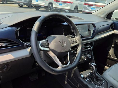 Certified 2022 Volkswagen Taos SE w/ Panoramic Sunroof Package AWD/4WD image 21