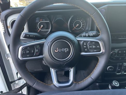 Used 2024 Jeep Wrangler Sahara image 20