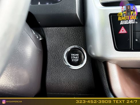 Used 2019 Toyota Highlander XLE FWD image 29