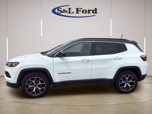 Used 2025 Jeep Compass Limited AWD/4WD image 3