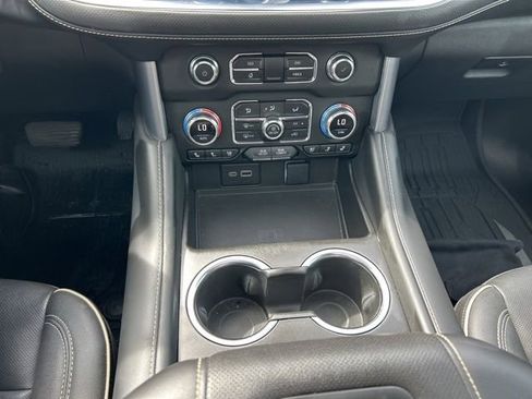 Used 2023 GMC Yukon SLT w/ SLT Premium Package AWD/4WD image 5