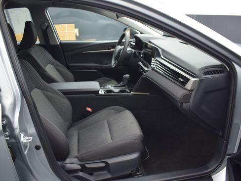 Used 2025 Toyota Camry LE image 10