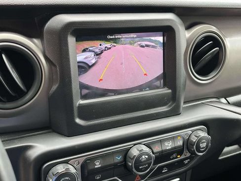 Used 2022 Jeep Wrangler Unlimited Sport AWD/4WD image 36
