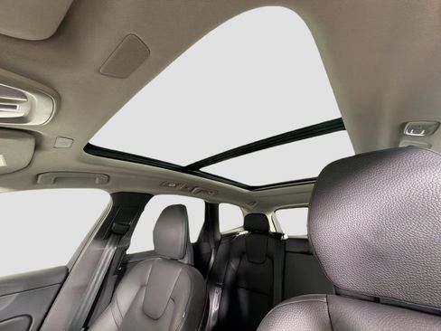 Certified 2023 Volvo XC60 B5 Plus image 22