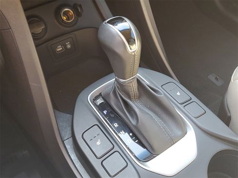 Used 2017 Hyundai Santa Fe Limited image 30