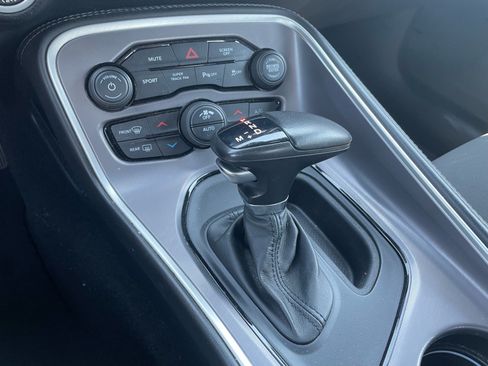 Used 2022 Dodge Challenger GT RWD image 11