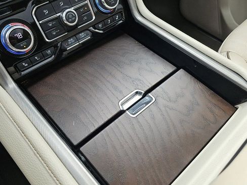 Used 2021 GMC Yukon Denali w/ Denali Premium Package image 27