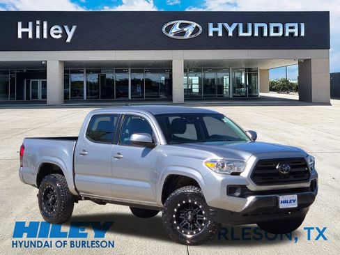 Used 2018 Toyota Tacoma SR w/ SR Convenience Package image 2
