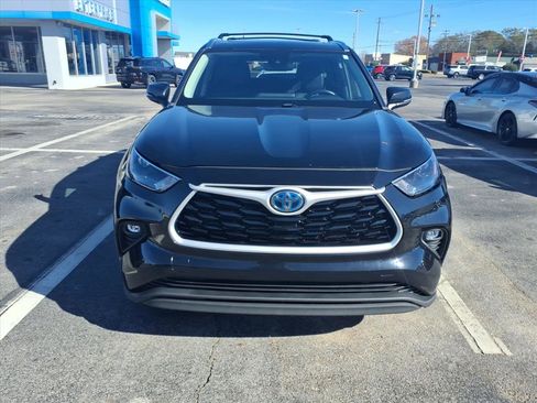 Used 2021 Toyota Highlander XLE image 2