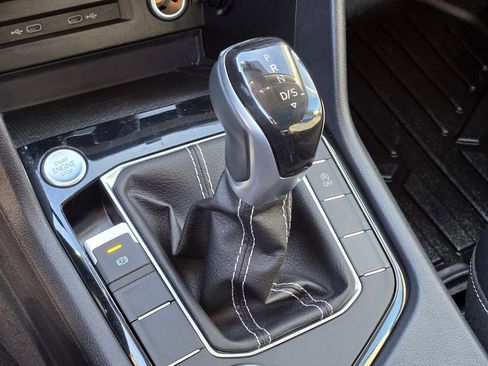 Used 2023 Volkswagen Taos SE w/ Panoramic Sunroof Package image 38