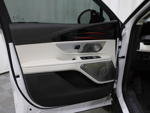 Certified 2024 Lincoln Nautilus Black Label w/ Jet Appearance Package (87T) image 6