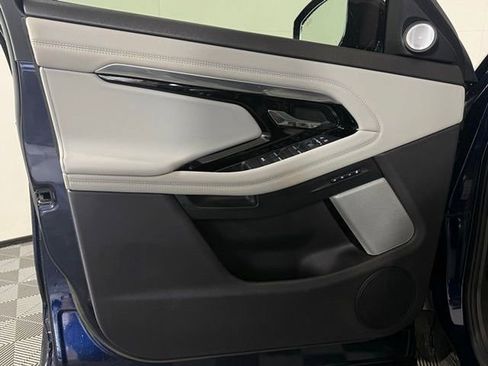 Used 2023 Land Rover Range Rover Evoque SE image 27