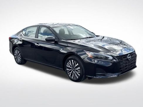 Used 2025 Nissan Altima 2.5 SV image 9