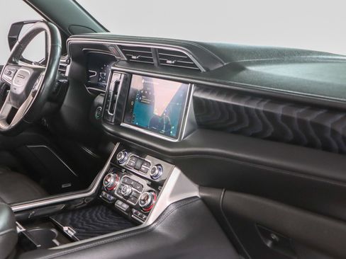 Used 2022 GMC Yukon Denali AWD/4WD image 30