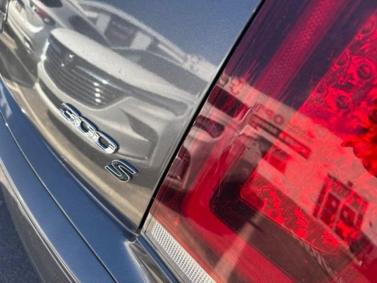 Used 2018 Chrysler 300 S w/ 300S Premium Group RWD image 8