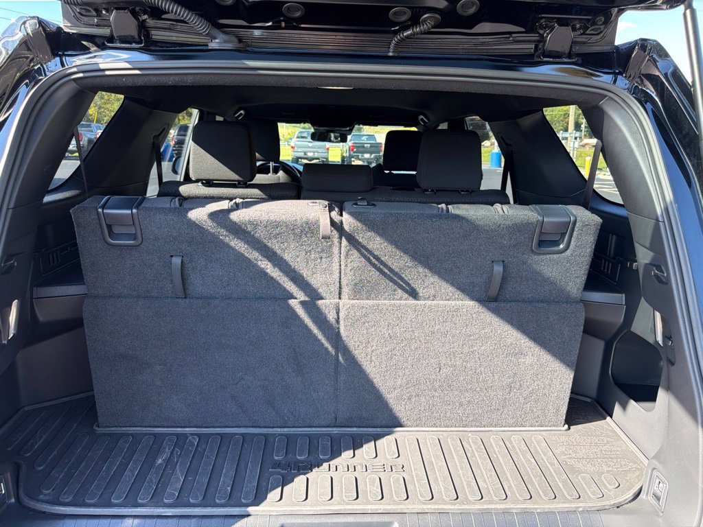 Used 2025 Toyota 4Runner SR5 AWD/4WD image 40