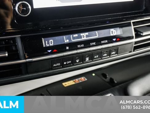 Used 2026 Toyota Sienna LE FWD image 40
