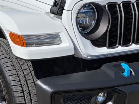 Used 2024 Jeep Wrangler Unlimited AWD/4WD image 47