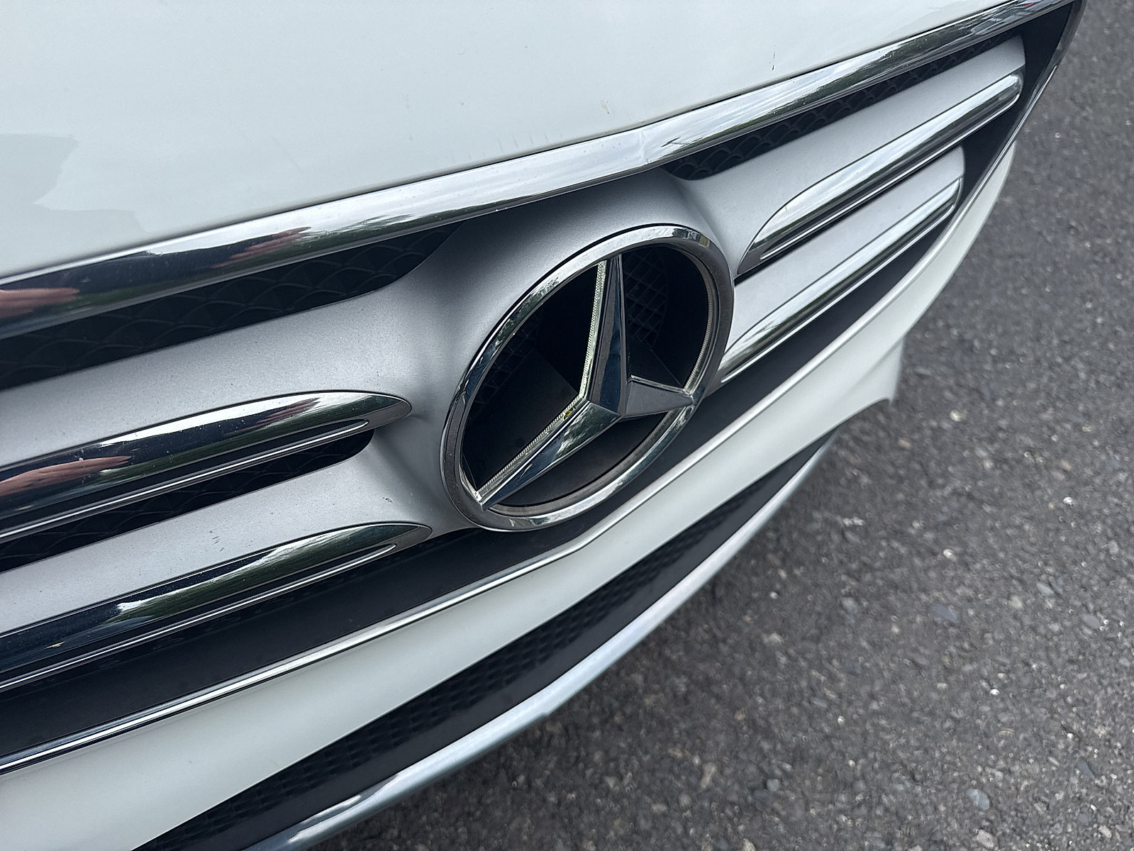 Used 2017 Mercedes-Benz E 400 4MATIC Wagon image 21