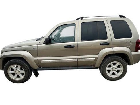 Used 2005 Jeep Liberty Limited AWD/4WD image 2