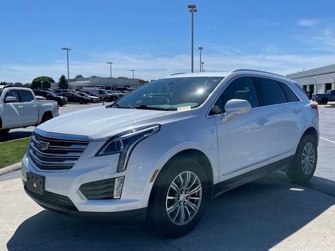 Used 2017 Cadillac XT5 Luxury w/ Driver Awareness Package FWD image 3