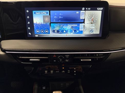 Used 2025 Nissan Kicks SR FWD image 11