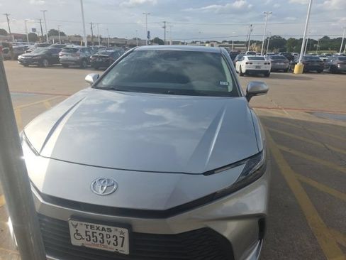 Used 2025 Toyota Camry LE w/ Convenience Package FWD image 2
