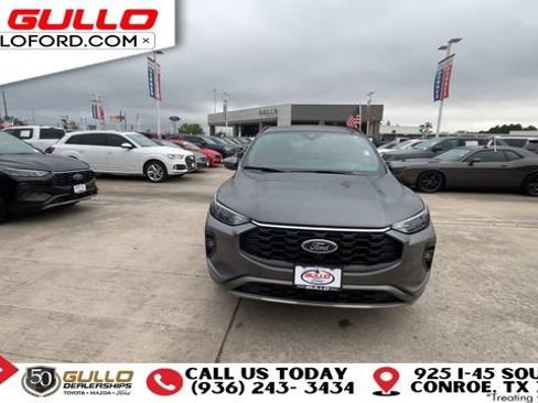 Certified 2023 Ford Escape ST-Line Select AWD/4WD image 3