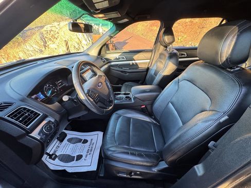 Used 2017 Ford Explorer XLT w/ Equipment Group 202A image 15