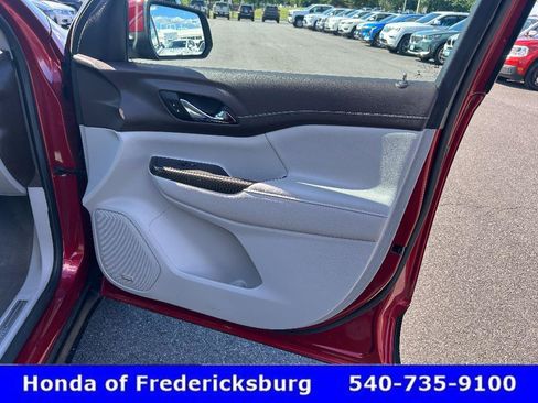 Used 2022 GMC Acadia SLT w/ Technology Package AWD/4WD image 16