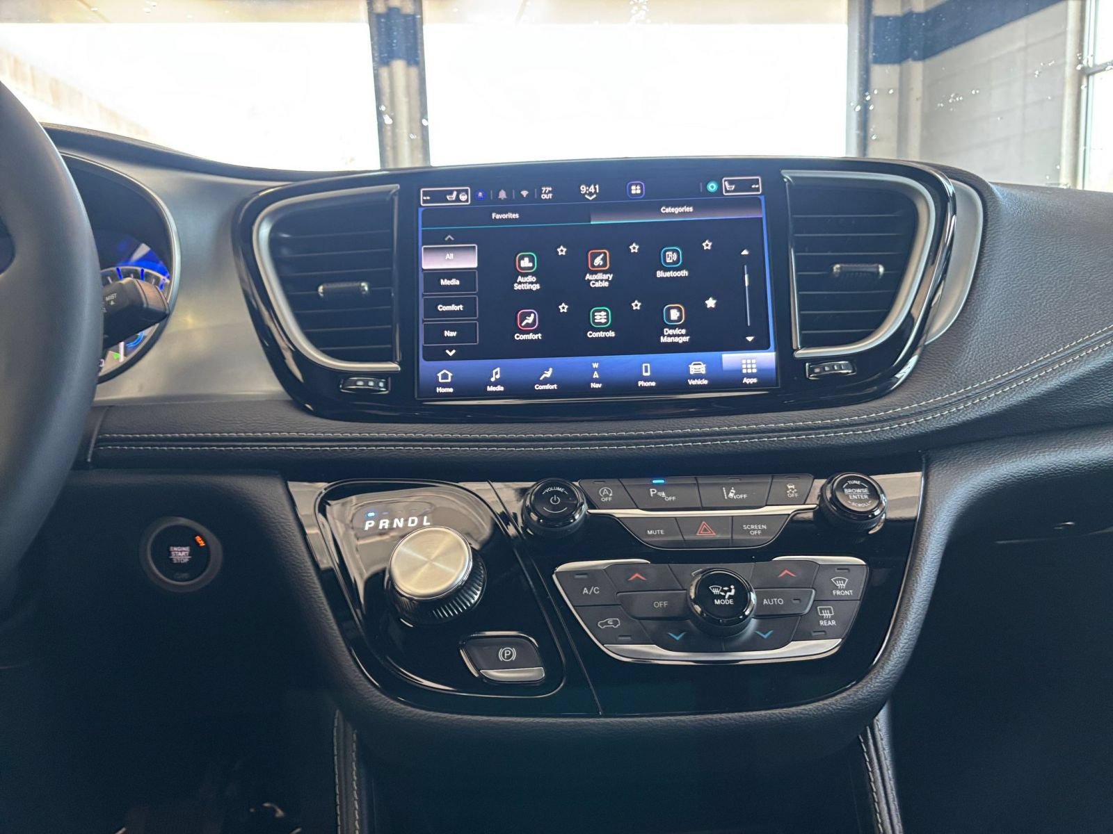 Used 2025 Chrysler Pacifica Limited FWD image 16
