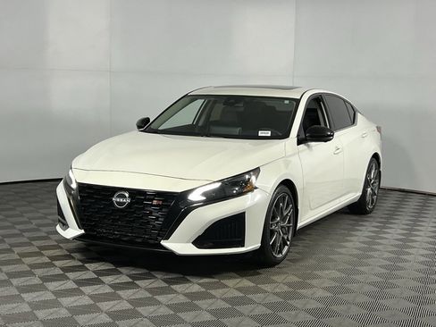 Used 2023 Nissan Altima 2.0 SR image 12