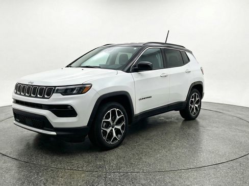 Used 2025 Jeep Compass Limited image 3