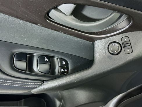 Used 2019 Nissan Rogue S FWD image 23