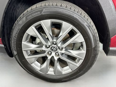 Used 2023 Toyota RAV4 XLE Premium AWD/4WD image 33